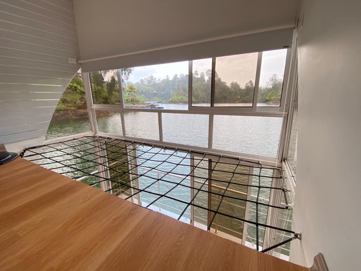 Casa Flotante La Trinidad Hotel กัวตาเป ภายนอก รูปภาพ