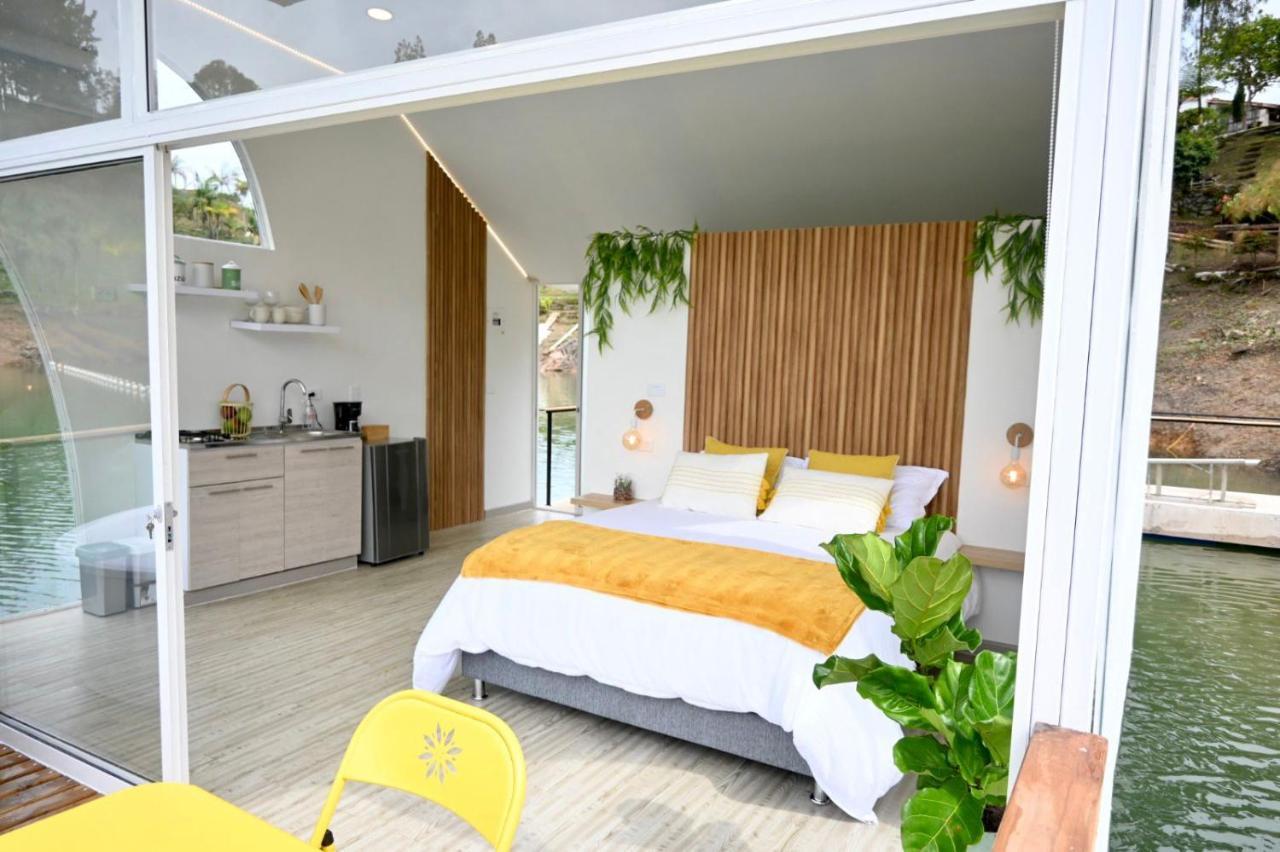 Casa Flotante La Trinidad Hotel กัวตาเป ภายนอก รูปภาพ