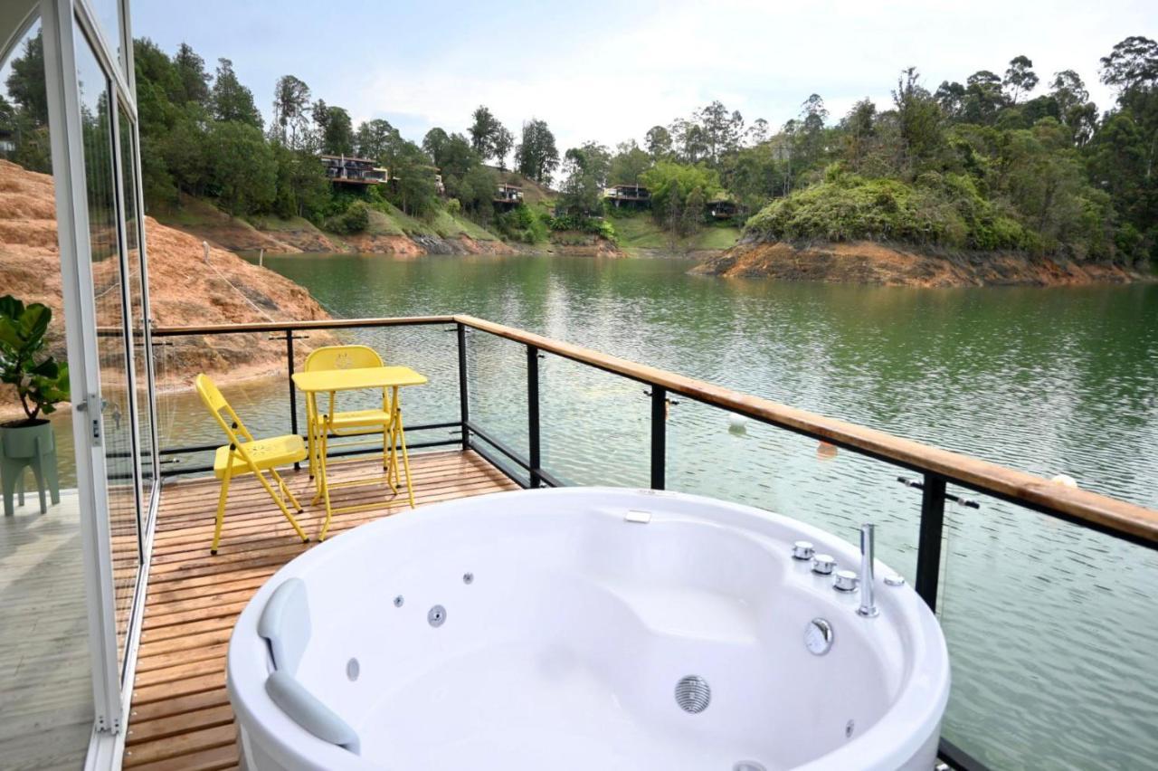 Casa Flotante La Trinidad Hotel กัวตาเป ภายนอก รูปภาพ