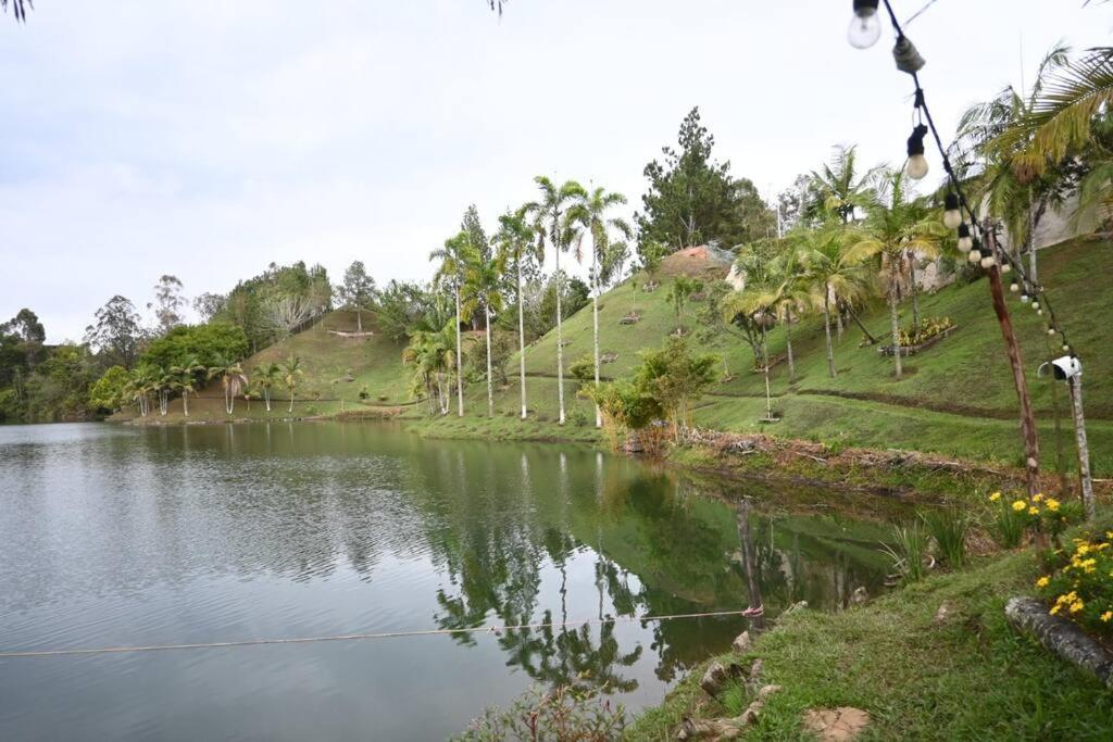 Casa Flotante La Trinidad Hotel กัวตาเป ภายนอก รูปภาพ