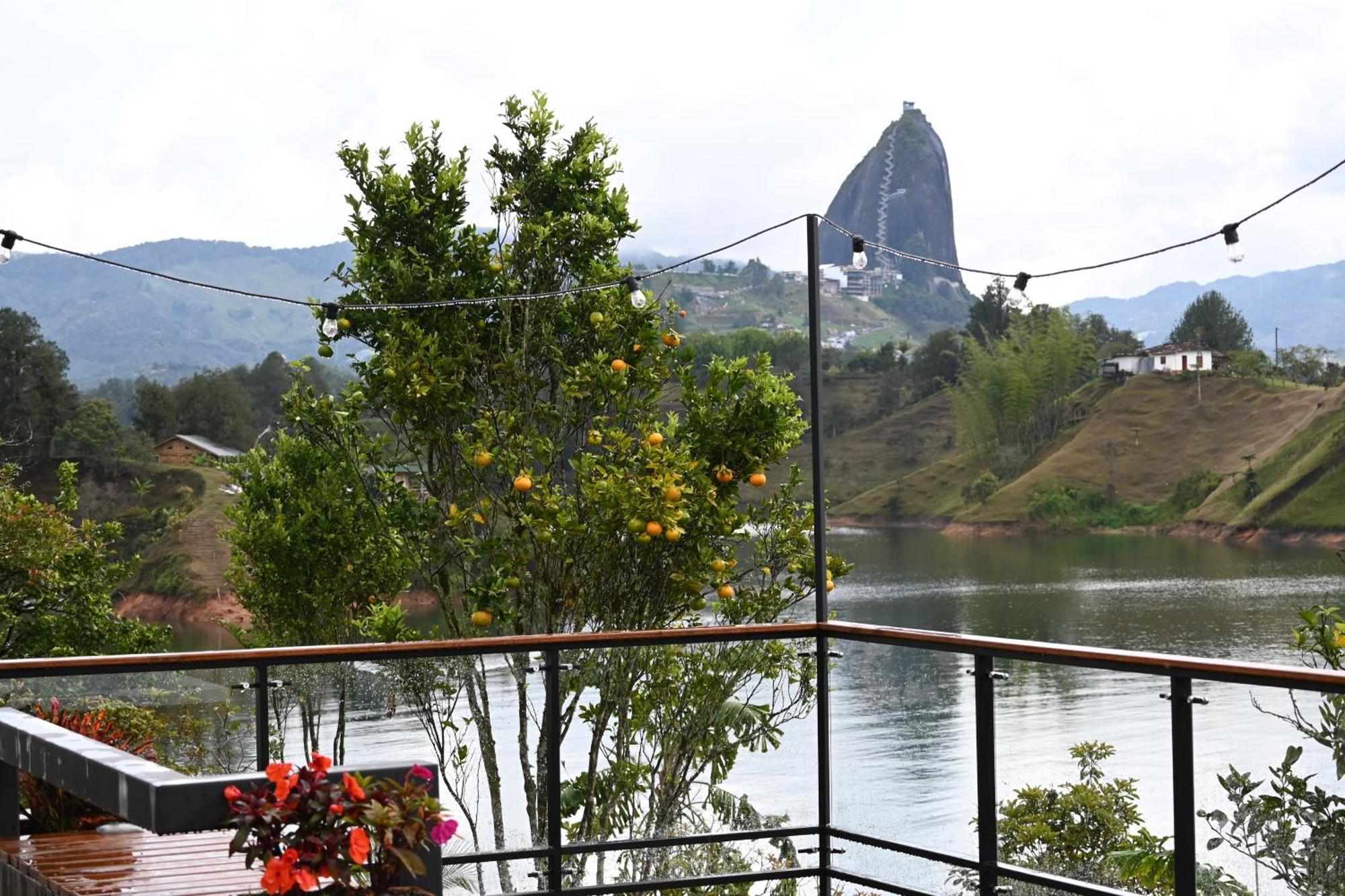 Casa Flotante La Trinidad Hotel กัวตาเป ภายนอก รูปภาพ