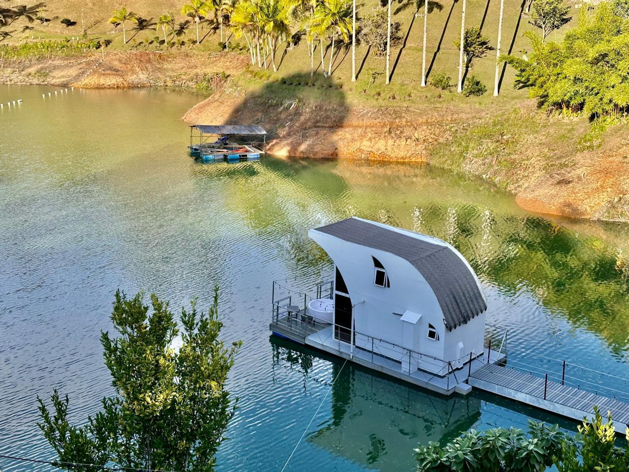 Casa Flotante La Trinidad Hotel กัวตาเป ภายนอก รูปภาพ