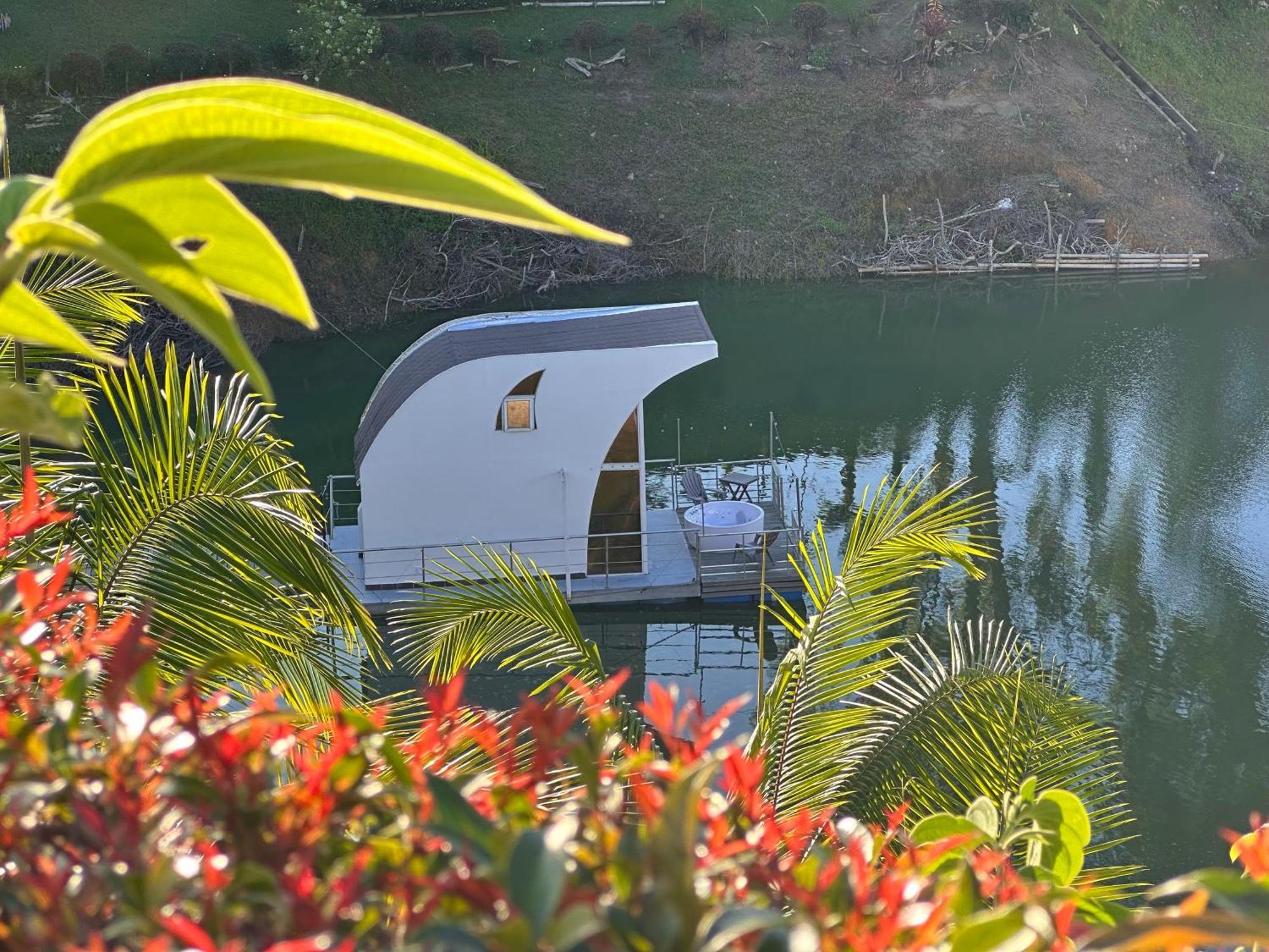 Casa Flotante La Trinidad Hotel กัวตาเป ภายนอก รูปภาพ