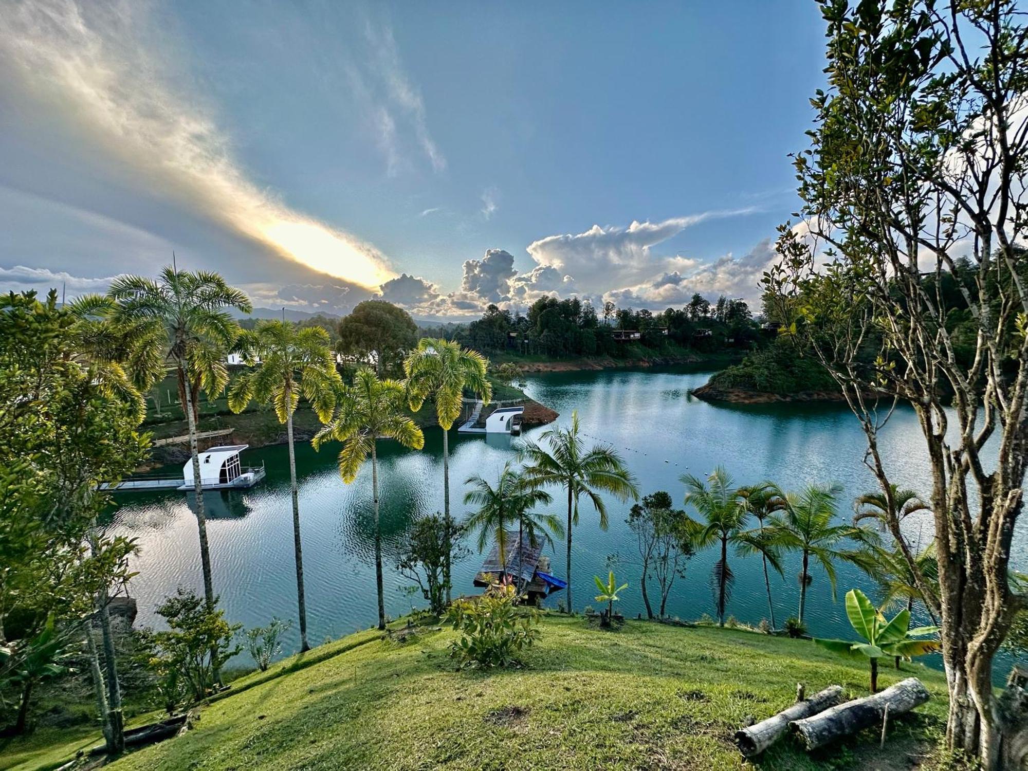 Casa Flotante La Trinidad Hotel กัวตาเป ภายนอก รูปภาพ